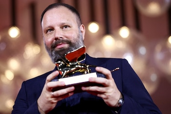 Yorgos Lanthimos posa con el