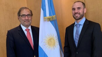 El embajador Jorge Argüello junto