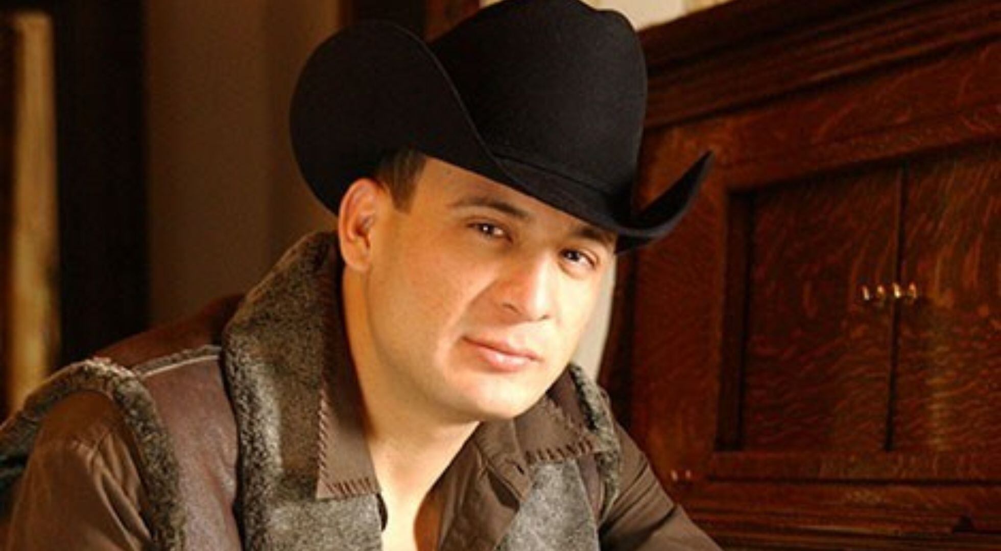 Valentín Elizalde canta en un mundo de canciones desconocidas