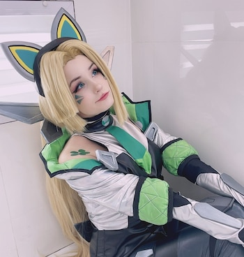 Tita haciendo cosplay de Jinx