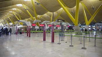 Cae una red criminal acusada de introducir cocaína base a través de la terminal de carga de Barajas