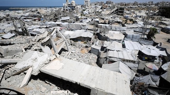 Recuperan los cadáveres de 55 palestinos sepultados en un bombardeo en 2023 en la ciudad de Gaza