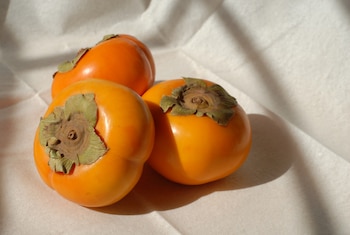 El caqui es una de las mejores frutas contra la presión arterial (Pexels)