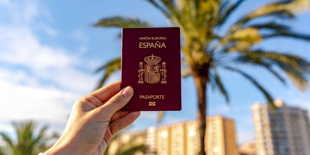 Imagen de archivo de un pasaporte de España. (@Darkwebhaber en X)