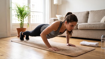 Cinco ejercicios para mantenerte en forma sin pagar gimnasio