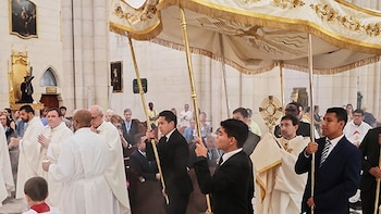 La pieza única que lleva el papa León XIV en la procesión del Corpus Christi: una custodia ligada a la historia de la protección de menores de Madrid
