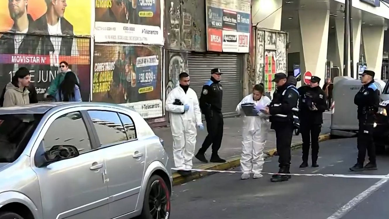 Peritos de la Policía Científica trabajaron durante varias horas en la búsqueda de rastros y levantamiento de evidencia