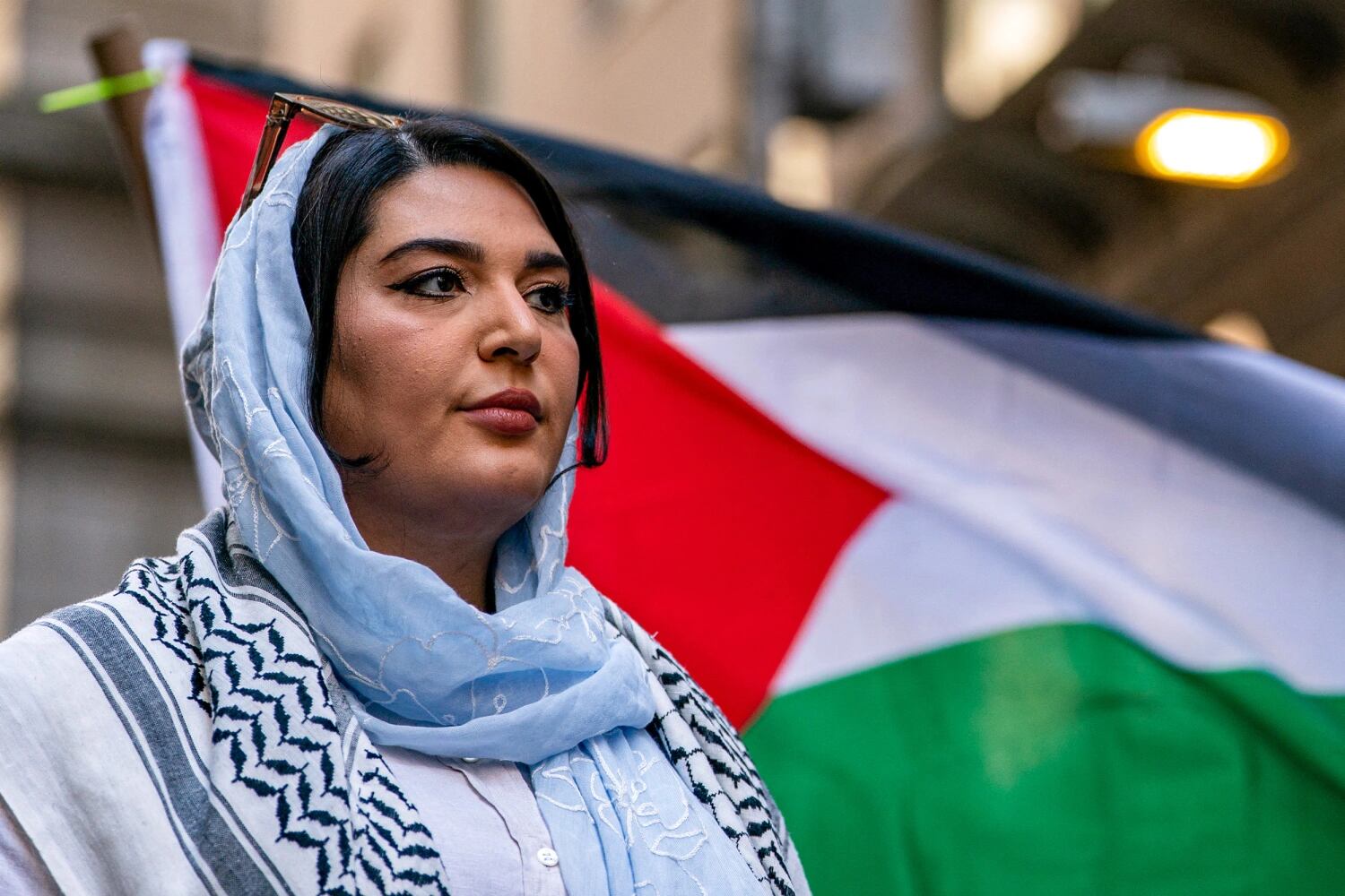 El intento frustrado de asesinato contra la activista palestina Nerdeen Kiswani en Nueva York reaviva el debate sobre grupos radicales judíos y antisemitismo (NBC News)