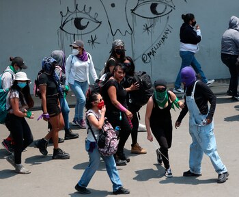 Algunos portaban palos, otros botes