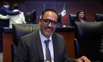 El senador de Morena, Juan Carlos Loera, criticó fuertemente la designación de Cruz Pérez Cuéllar en Chihuahua.
Crédito: Morena