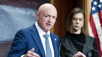 El senador demócrata Mark Kelly