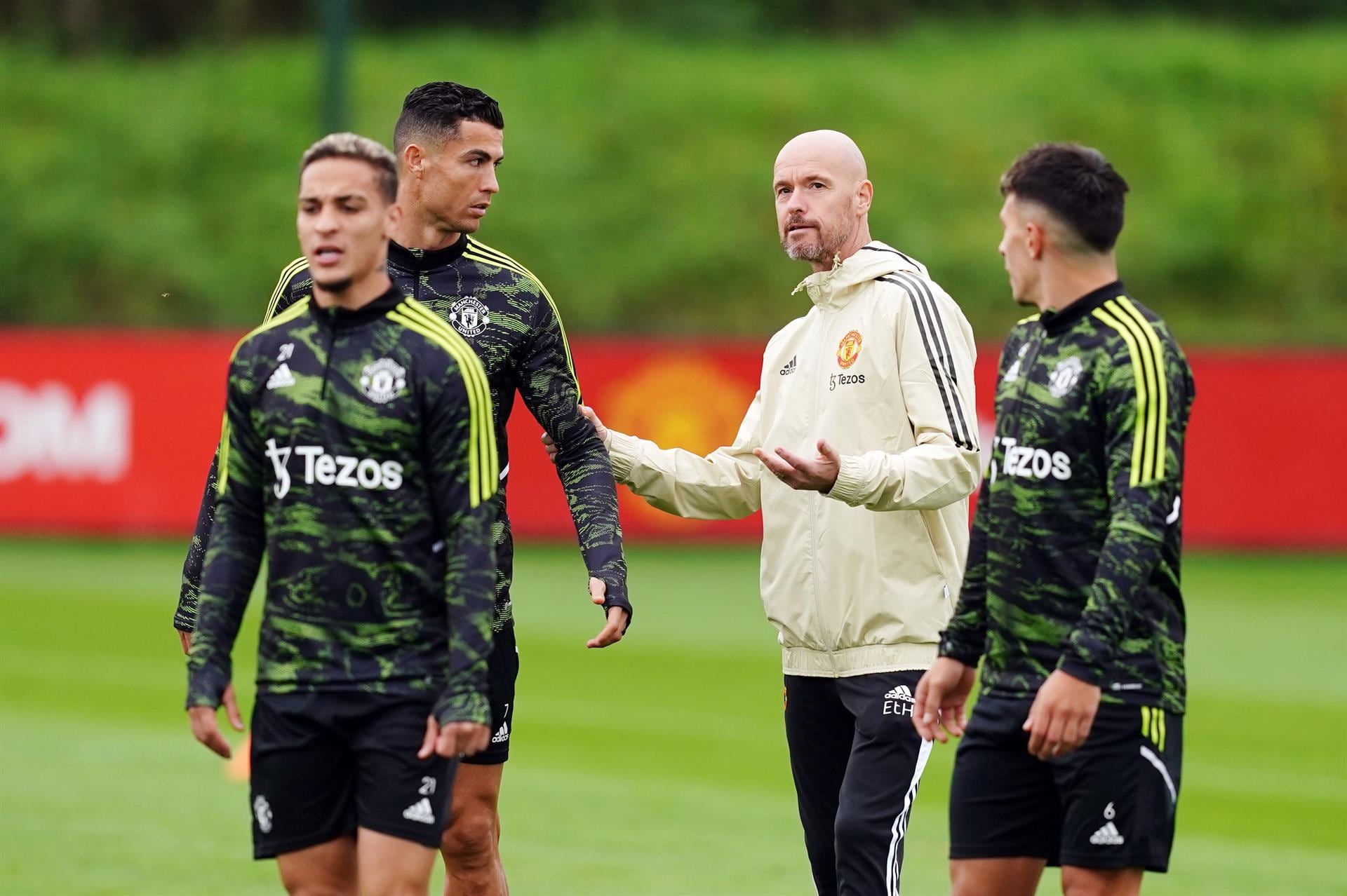 Erik ten Hag afirmó que Cristiano Ronaldo le decía a sus compañeros que cuidaran las piernas en los entrenamientos, algo que disgustó al entrenador
