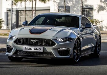 Reimond Manco recibió un Mustang de Edwin Oviedo en Juan Aurich. El precio bordeaba los 65 mil dólares. - créditos: Leon Ford