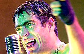 En abril de 2000, poco