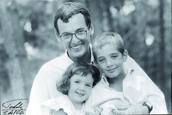 Benito Fernández y sus hijos, Lucas, de por entonces 8 alños, y Marina, de 3