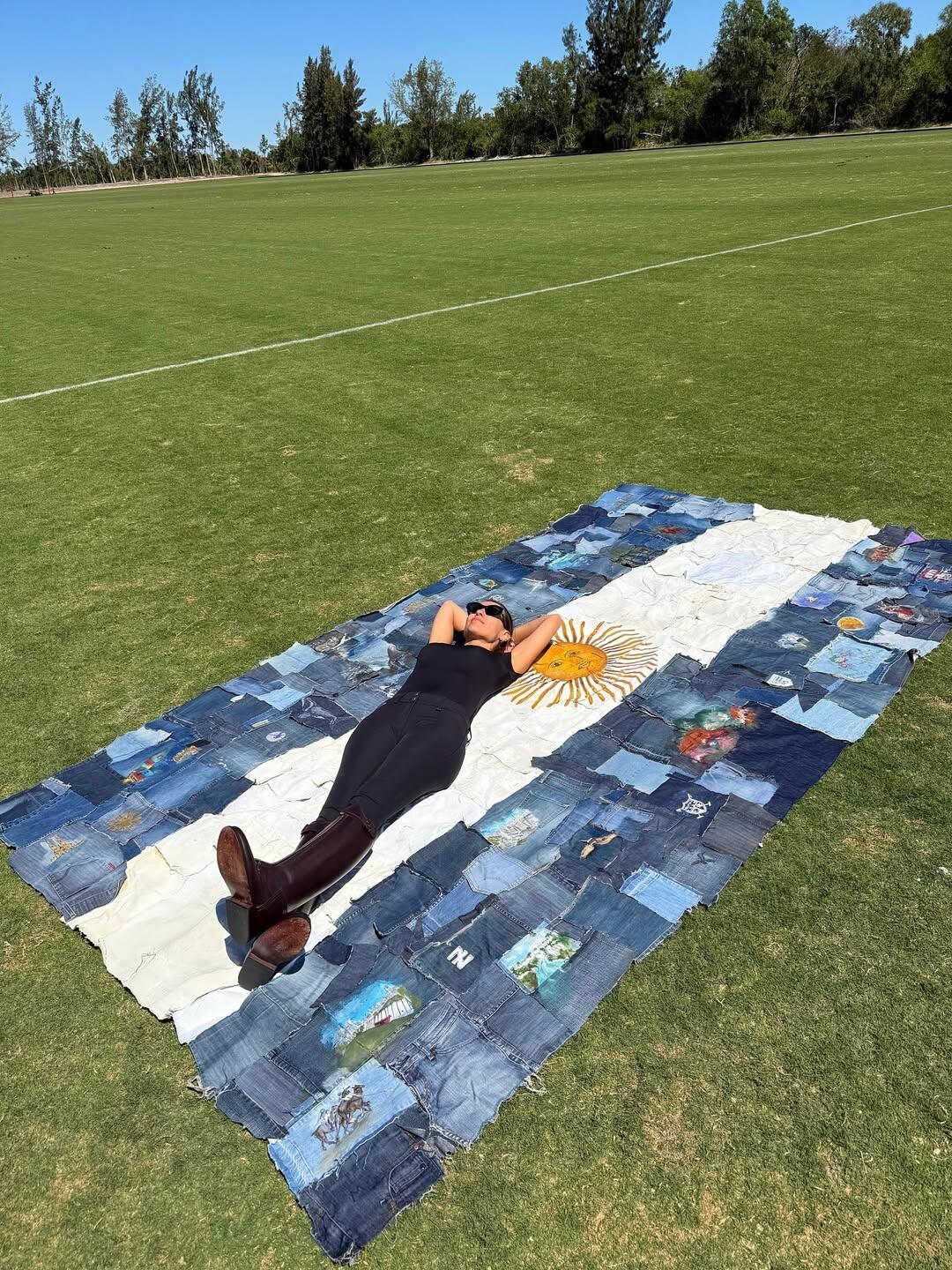 Pampita celebró el Día de la Bandera en un campo de polo con Martín Pepa (Instagram)