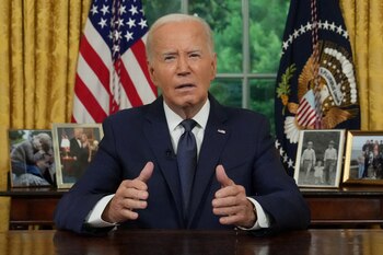 El presidente estadounidense Joe Biden pronuncia un discurso a la nación desde la Oficina Oval de la Casa Blanca en Washington, DC el 14 de julio de 2024. Erin Schaff/Pool vía REUTERS