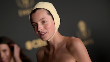 Con 26 años, Emma Corrin