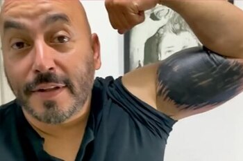 La idea del tatuaje surgió de cuando bromearon acerca de los tatuajes que se hacían sus fans, ella no pensó que Lupillo verdaderamente lo fuera a hacer (Instagram/@lupilloriveraofficial)
