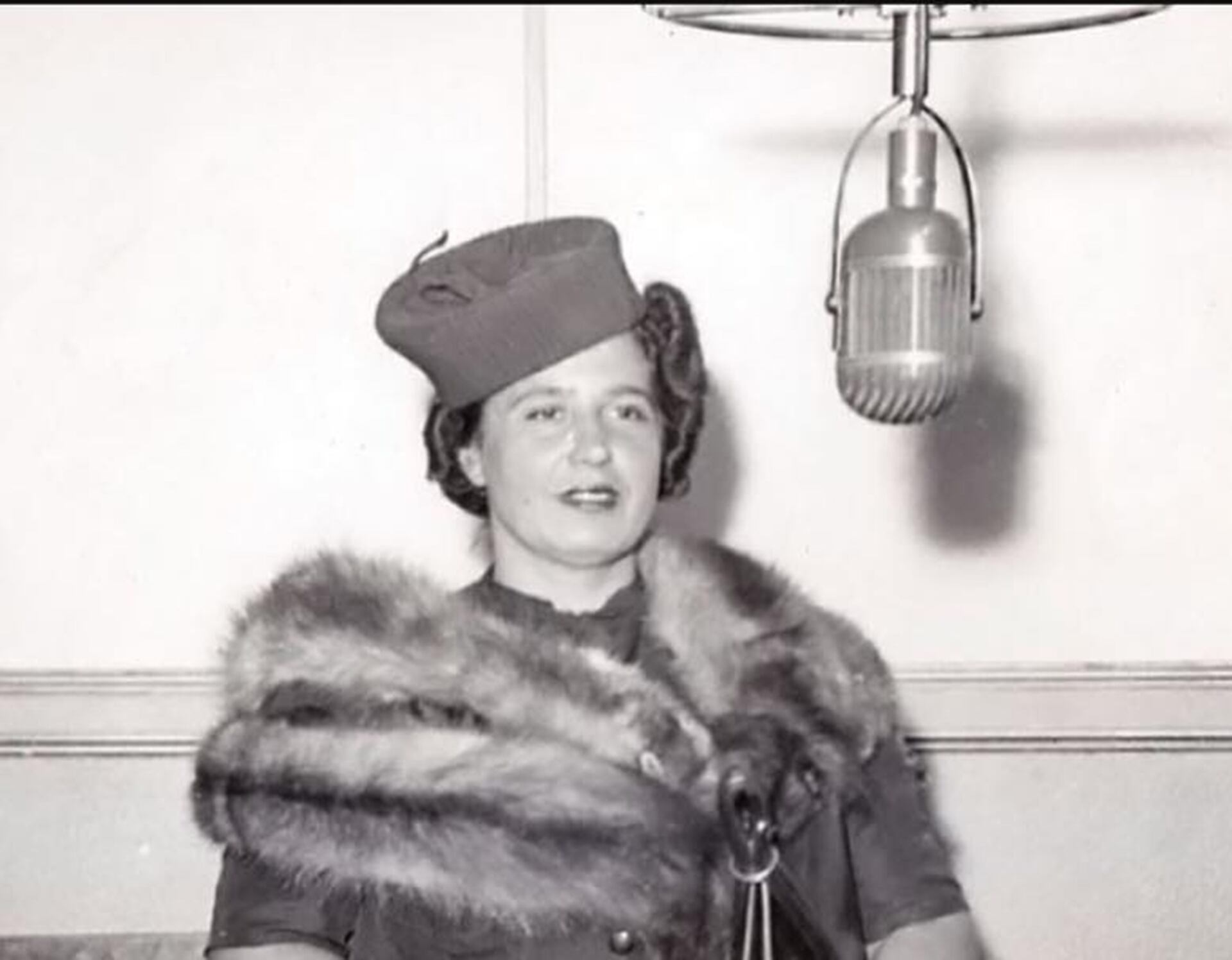 Doña Petrona fue la primera cocinera mediática del país. Comenzó escribiendo sus recetas y recomendaciones en la revista