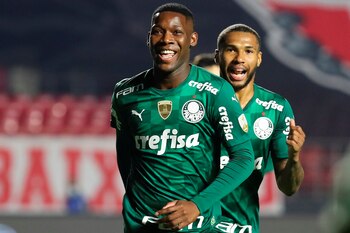 Patrick de Paula de Sao Paulo celebra un gol hoy, en un partido de los cuartos de final de la Copa Libertadores entre Sao Paulo y Palmeiras en el estadio Morumbi en Sao Paulo (Brasil). EFE/Sebastiao Moreira POOL