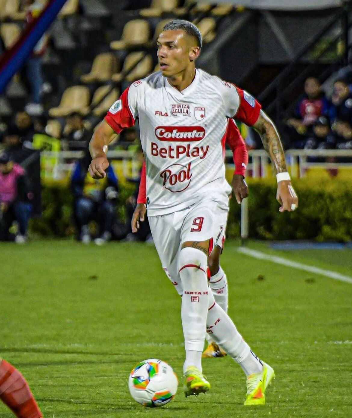 Él es Franco Fagúndez, delantero de Independiente Santa Fe marcado con la camiseta número 9 - crédito @santafe/Instagram