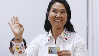 Fujimori acaricia la Presidencia de Perú tras superar en más de 40.000 votos a Sánchez, con el 99,4% escrutado