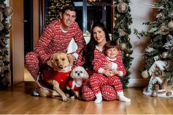 Martínez, Mandinha, Santi y las