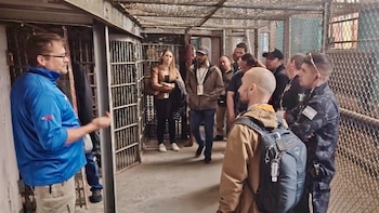 Delegados de Guatemala se capacitan en EE. UU. con tecnología de vanguardia para el control penitenciario