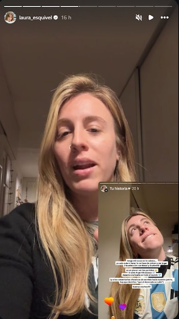 Una mujer de cabello rubio, Laura Esquivel, habla a cámara. En un recuadro inferior, ella misma lleva una camiseta de la selección argentina y hay texto