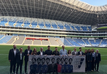 Participantes del conversatorio durante la