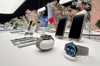El reloj inteligente descarga e instala las actualizaciones de forma automática, generalmente durante la noche o mientras está conectado al cargador. (EFE)