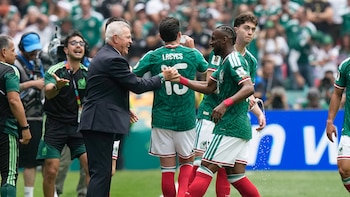 “Dan ganas de llorar”: Javier Aguirre elogia a Quiñones tras hacer historia con el Tri