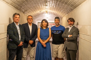 De izq. a dcha.: Jorge Mestre-Ferrándiz, economista, profesor asociado de la Universidad Carlos III y director del proyecto, Manuel Meléndez, coordinador del comité científico de Astuce Spain y Santiago Álvarez, paciente y representante de Astuce Spain, Mª Ángeles Vaz, médico adjunto del Servicio de Oncología Médica en el Hospital Ramón y Cajal y presidenta del Grupo Español de Investigación en Neurooncología (GEINO) y Cristóbal Belda-Iniesta, especialista en Oncología Médica y director general médico del Grupo HM Hospitales