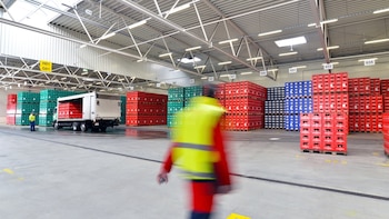 Cerró una distribuidora de bebidas en el conurbano y despidió a sus 220 empleados