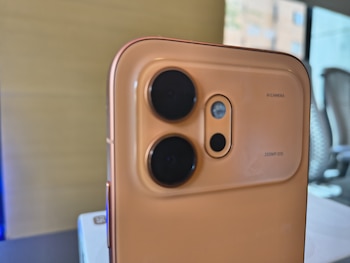 El sensor de cámara de 200 MP, junto a IA Remosaic y mejoras como Color Engine y Super Zoom IA 2.0, optimiza la fotografía nocturna en el HONOR 600.