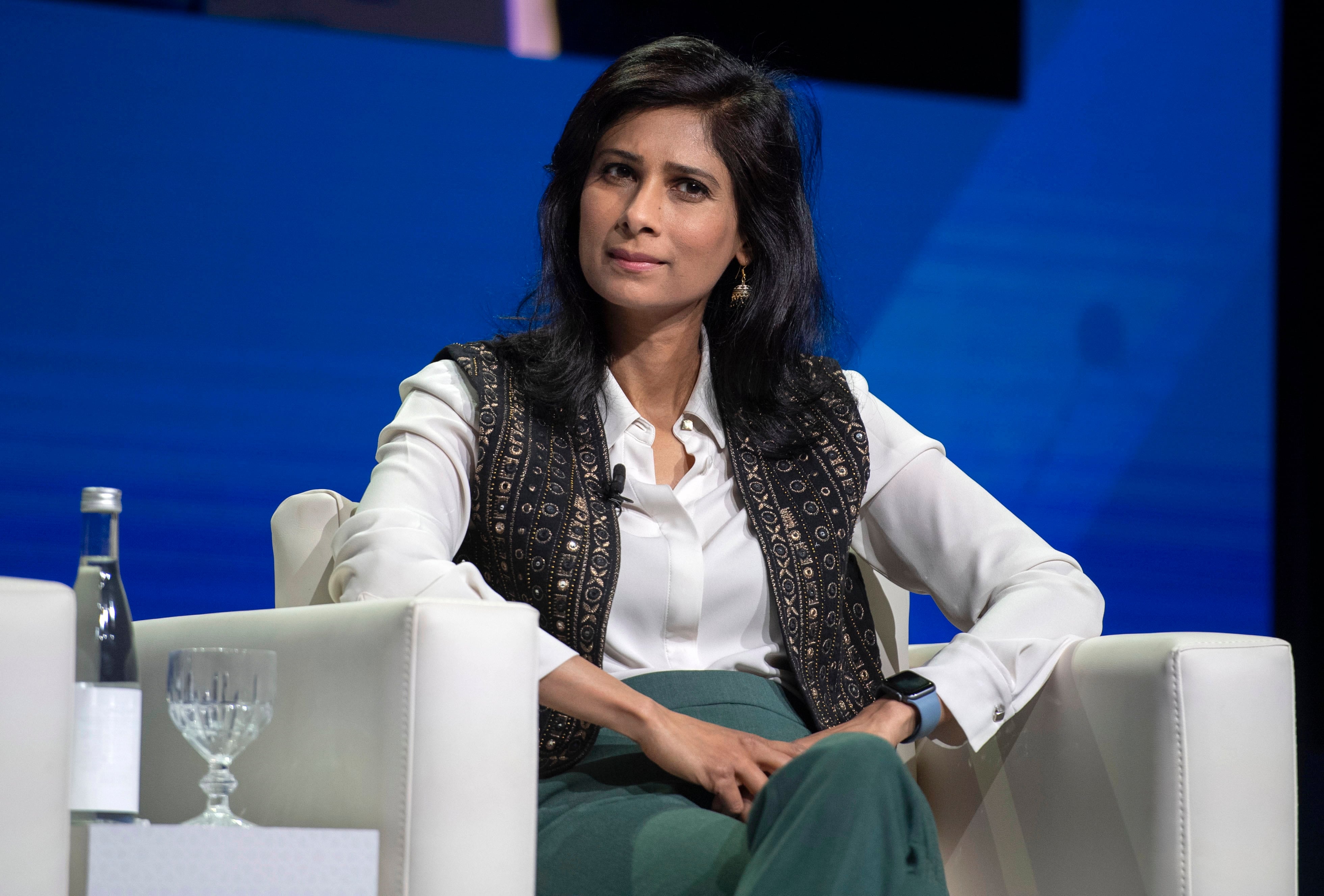 Gopinath: “Creo que el peso argentino necesita ajustarse más y que se le debe permitir depreciarse más de lo que lo está haciendo ahora mismo”. EFE/EPA/JALAL MORCHIDI