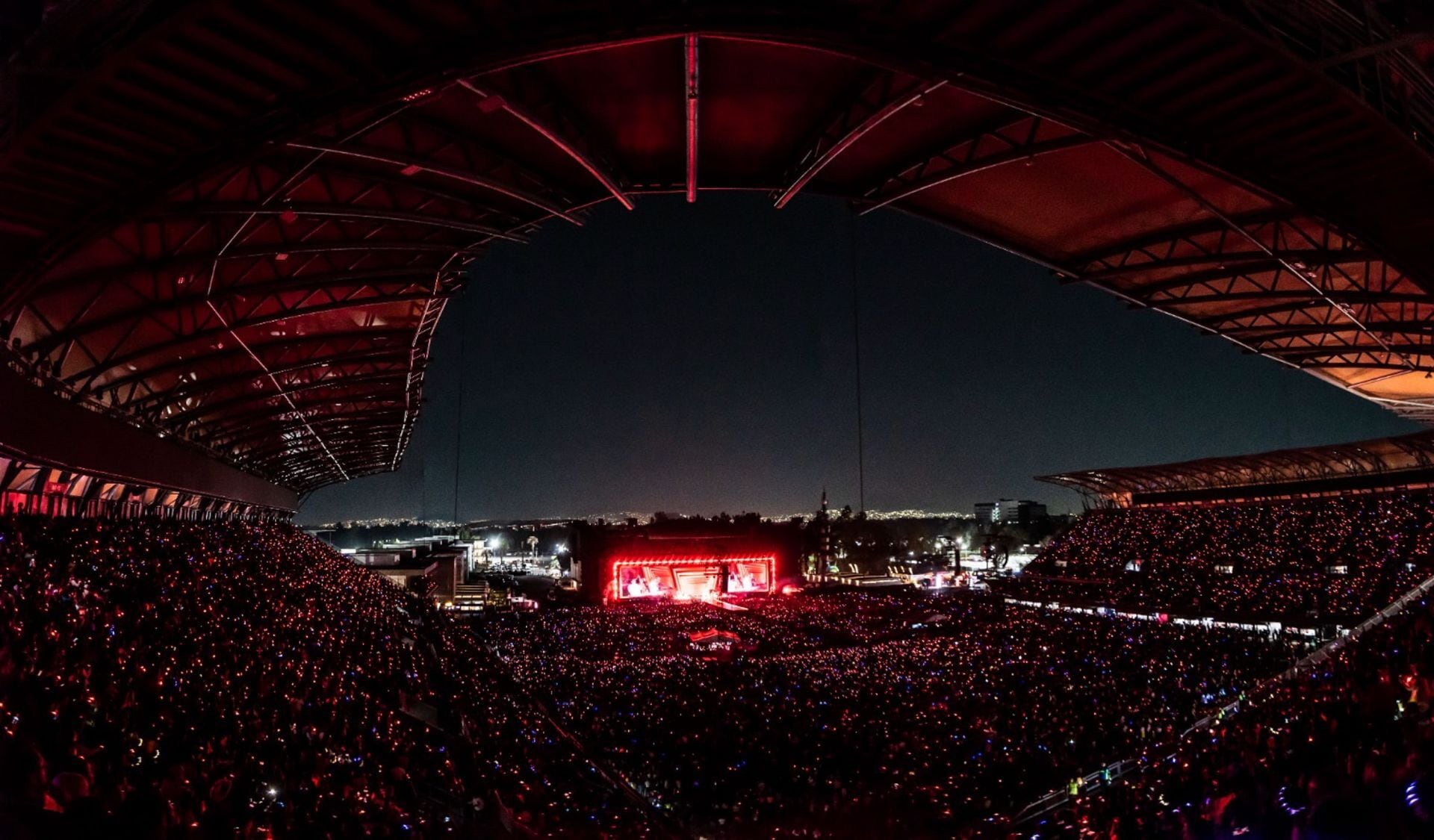 CIUDAD DE MÉXICO, 24MARZO2025.- En su tercer concierto, Shakira volvió a conquistar al Estadio GNP Seguros con un show que reunió a 65 mil personas. Hoy se hizo aún más profunda la conexión con sus fans en canciones como “Monotonía”, “Última” (tema del que estrenó su video como sorpresa para sus fans durante el segundo show) y la infaltable “Antología”, tema con el que la estrella colombiana se entregó hasta las lágrimas al público mexicano. Con una producción impecable, Shakira cerró la noche con Shakira: Bzrp Music Sessions, Vol. 53, un himno que se ha consagrado como el cierre perfecto en esta gira. FOTO: CORTESÍA OCESA/CUARTOSCURO.COM