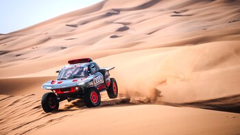 Sainz lidera el Dakar mientras