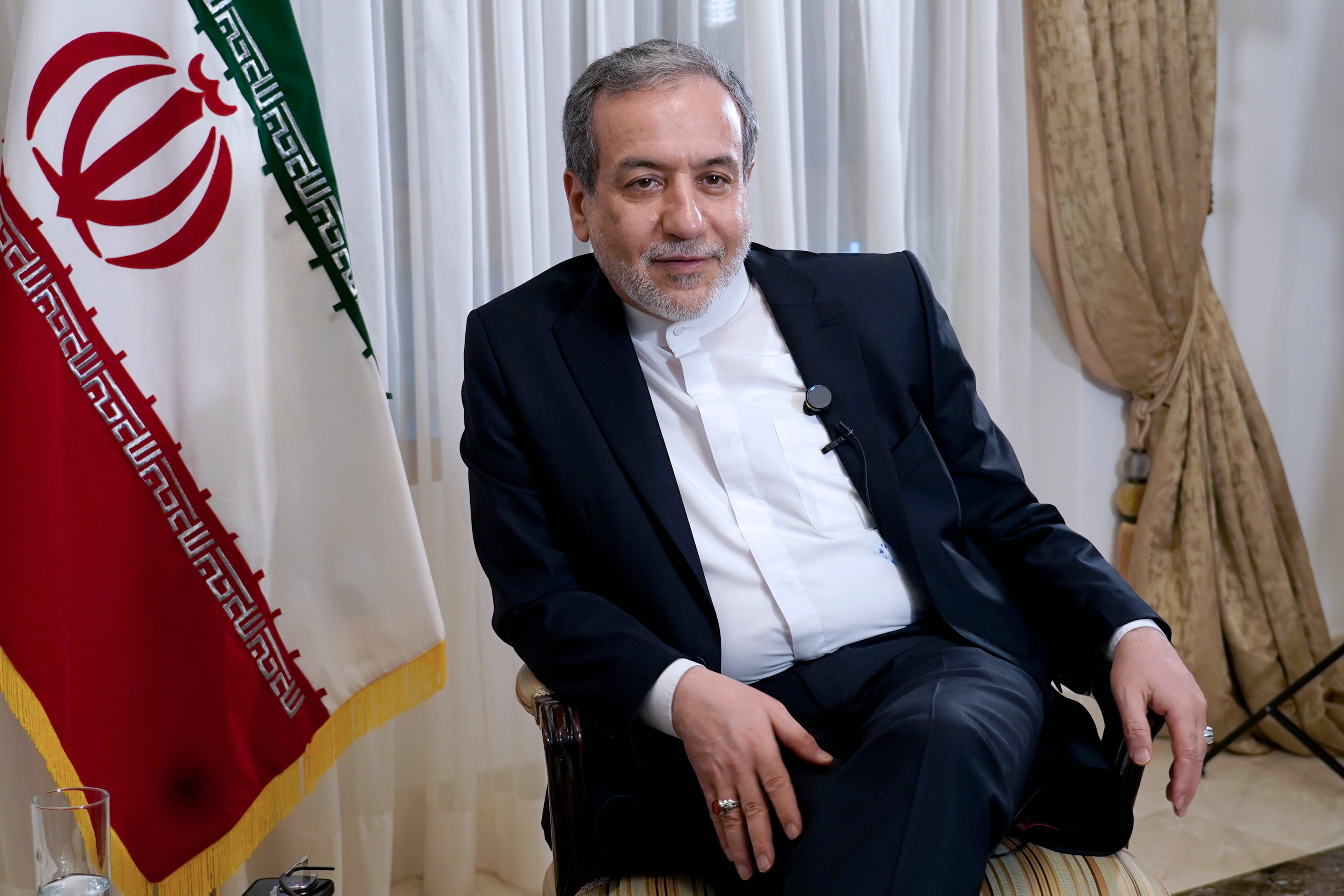 El ministro iraní de Relaciones Exteriores, Abbas Araghchi, durante una entrevista con EFE, en Lisboa (Portugal) (EFE/Jorge Jerónimo)