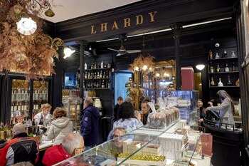Interior del restaurante Lhardy