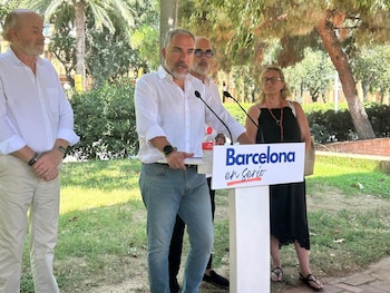 10/08/2026 El vicesecretario de Política Autonómica del PP, Elías Bendodo, en una rueda de prensa en Barcelona junto al líder del PP en la capital catalana, Daniel Sirera
ESPAÑA EUROPA CATALUÑA POLÍTICA
