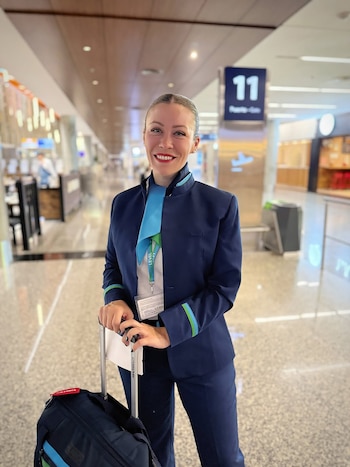 Las azafatas se preparan para