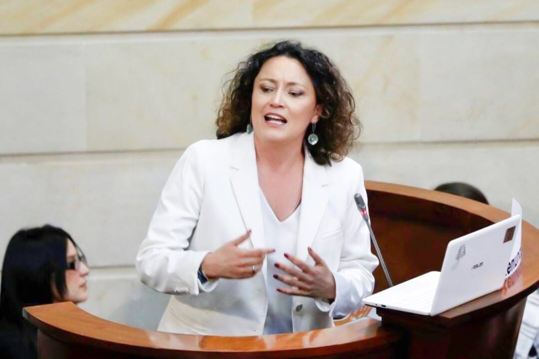 Senadores como Lozano y Motoa exigen mayor eficiencia y paridad en la Cancillería, tras múltiples polémicas recientes - crédito Prensa Angélica Lozano