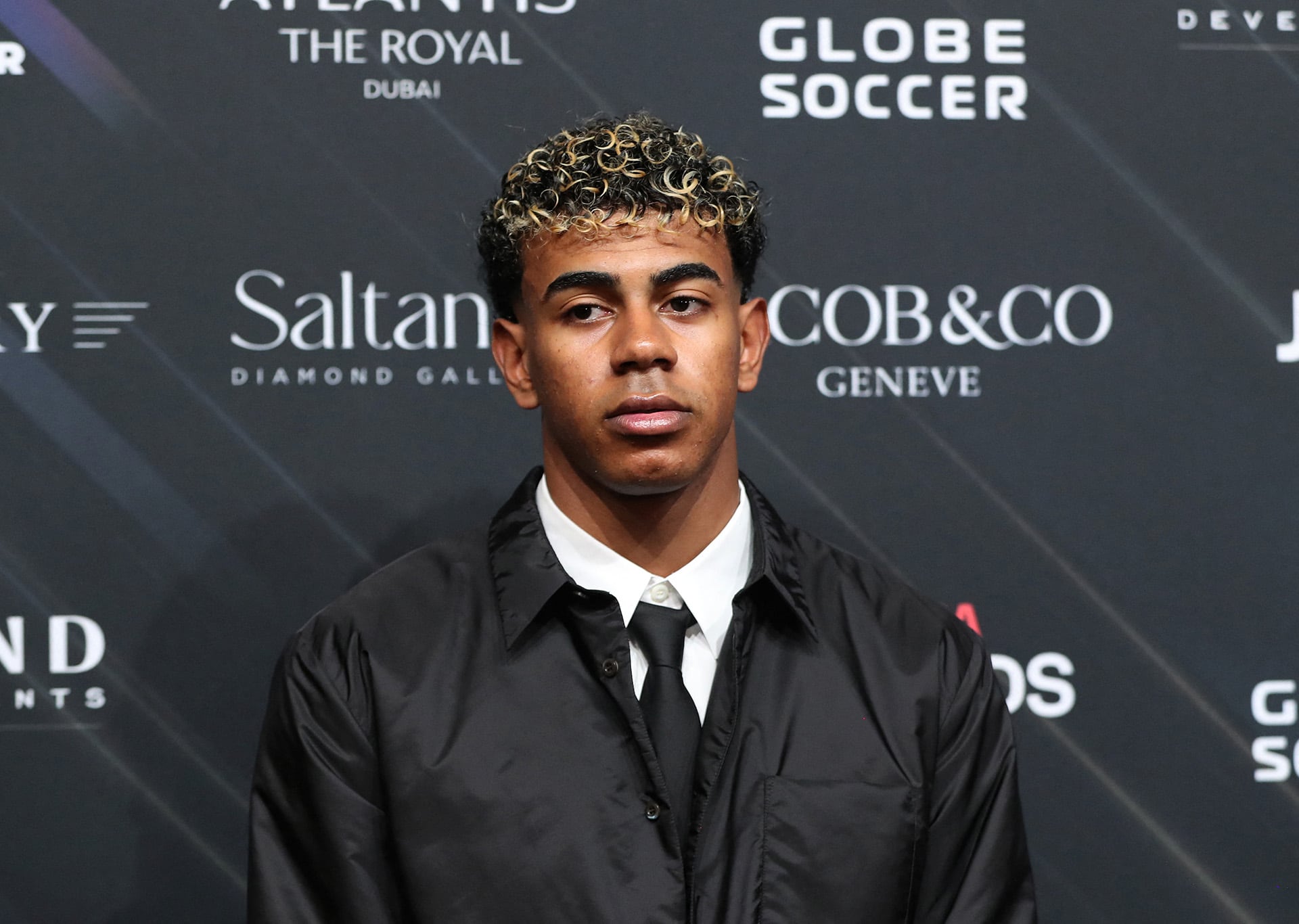 Lamine Yamal ganó varios premios en los Globe Soccer Awards (REUTERS/Satish Kumar)