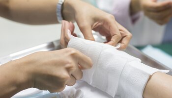 La víctima permanece internada en