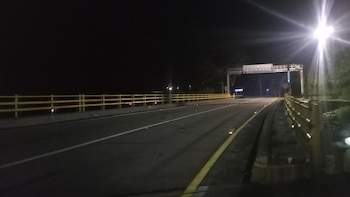 Hallaron sin vida a una mujer y una niña dentro de un carro en vía al Llano: esto se sabe