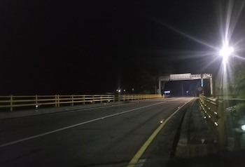 Encuentran una mujer y una niña muertas dentro de un carro en vía al Llano - crédito Coviandina
