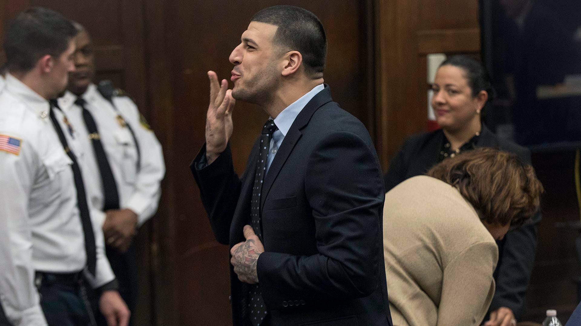 Aaron Hernandez estaba comprometido con Shayanna Jenkins Hernandezy juntos habían tenido una hija (Keith Bedford /The Boston Globe via AP, Pool)