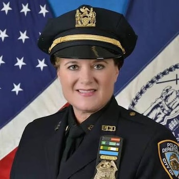 La exsargento Tiffany Howell recibió una condena de al menos cuatro años de prisión tras declararse culpable del choque mortal en Westchester (Captura de video)